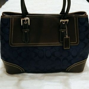 COACH Signature Handbag ✨